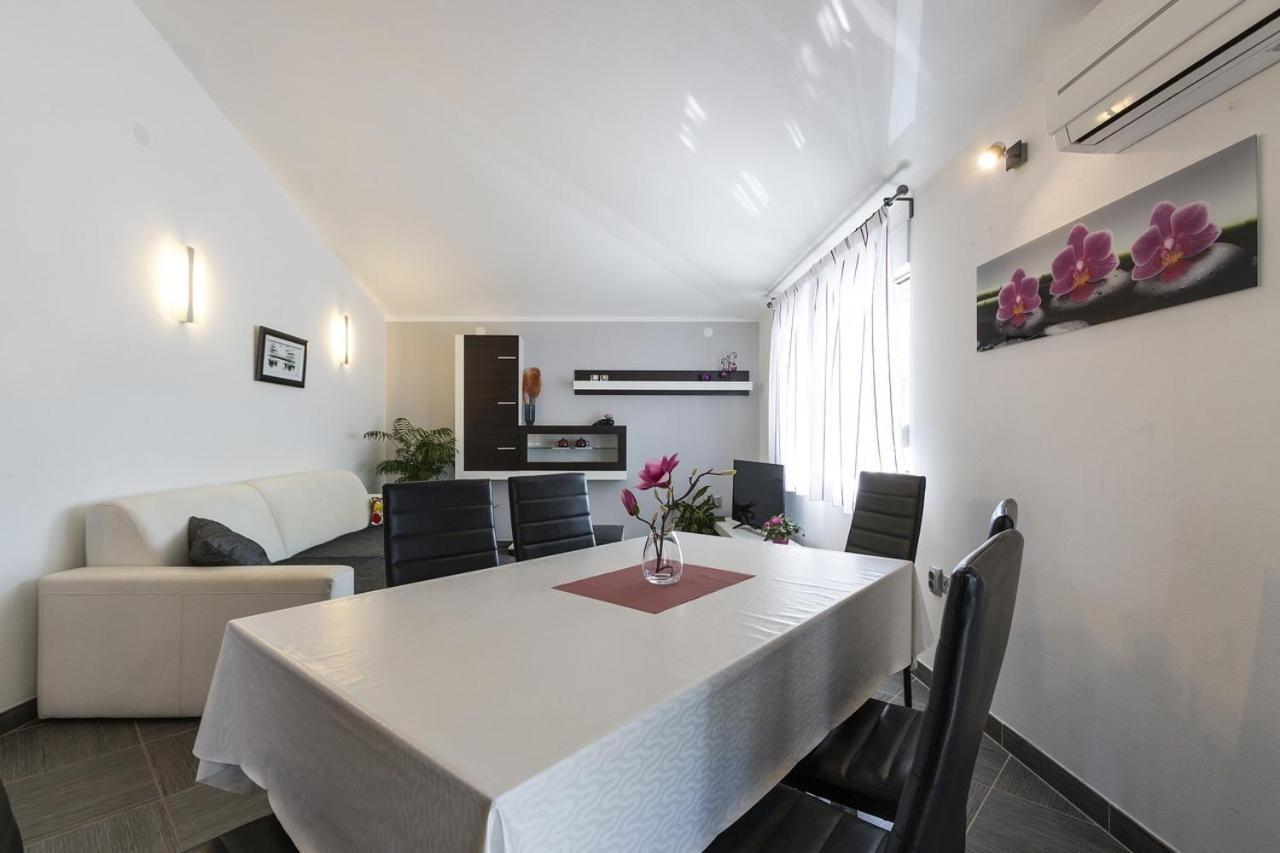 Apartment Carmen Pula Exterior photo