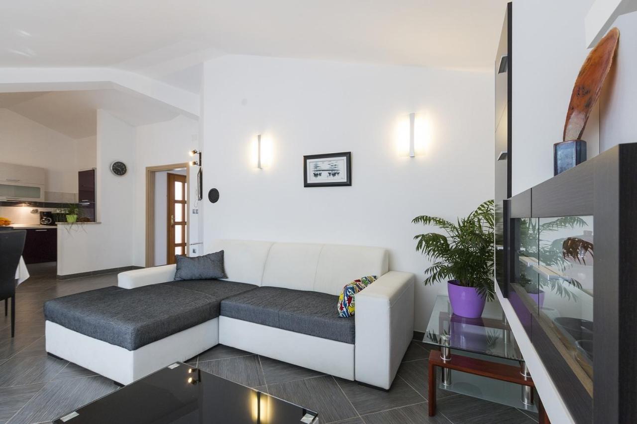 Apartment Carmen Pula Exterior photo