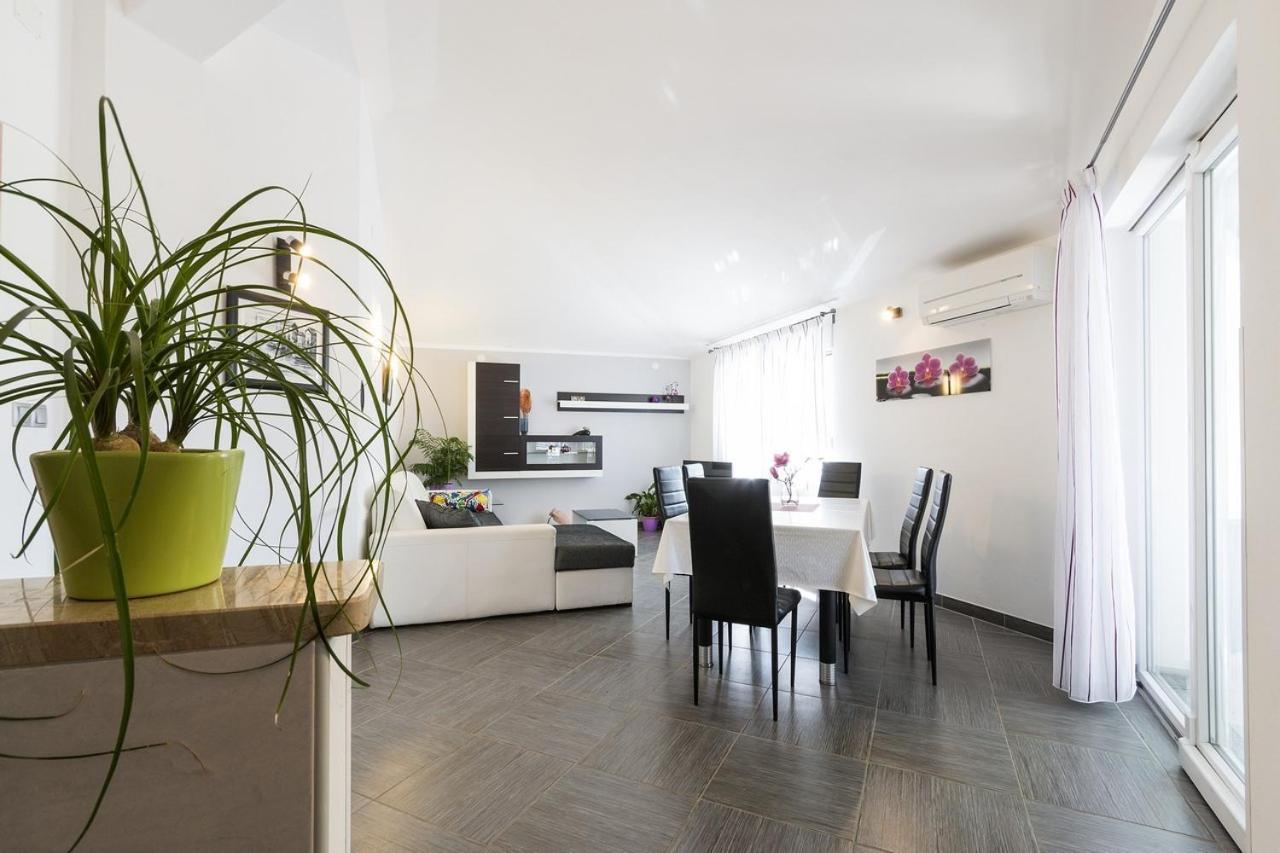 Apartment Carmen Pula Exterior photo