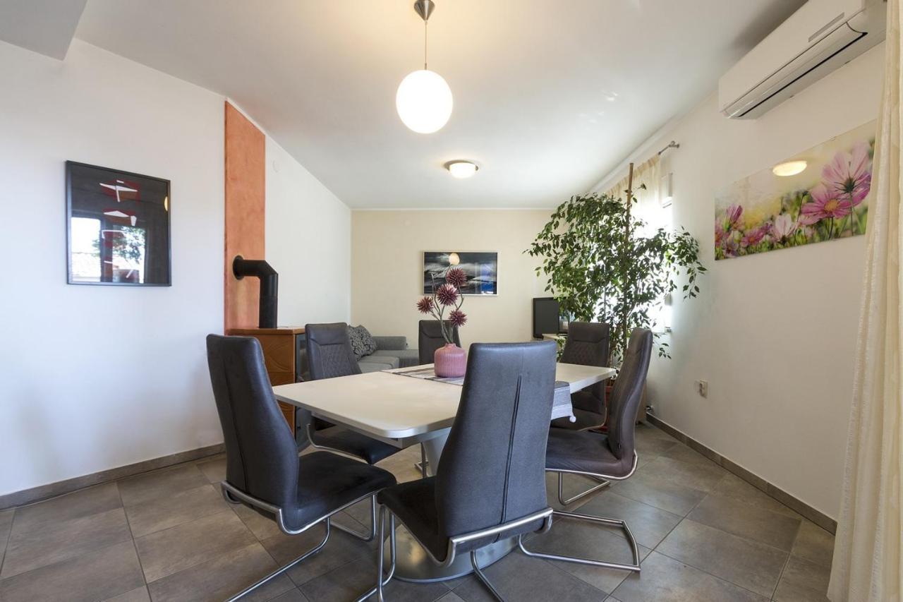 Apartment Carmen Pula Exterior photo