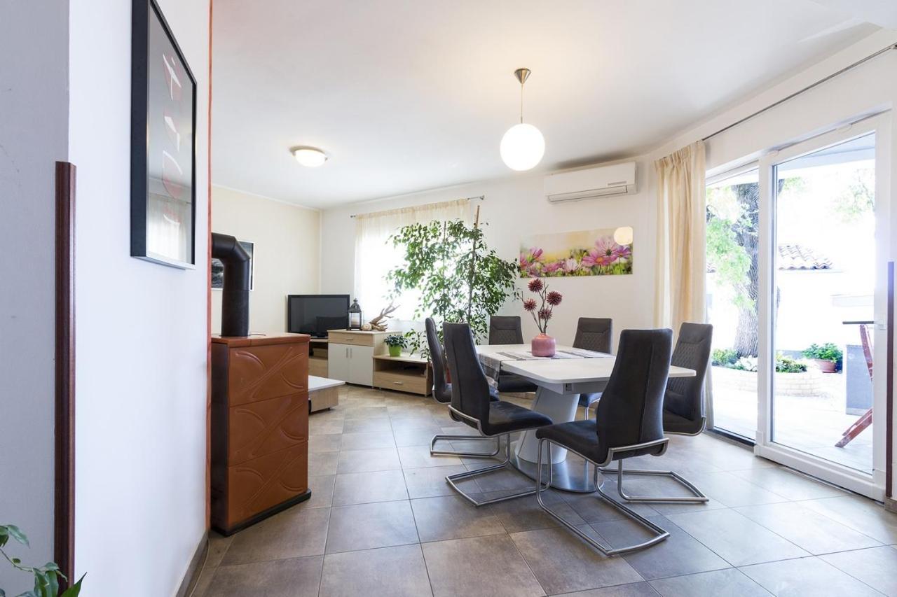 Apartment Carmen Pula Exterior photo